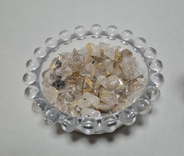 黒水晶（モリオン）クラスター２個、水晶クラスや―１個が入荷しました。