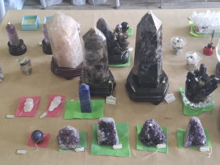 水晶クラスター・シトリン六角柱・アメジストクラスター・水晶クラスター・黒水晶（クラスター・六角柱）・ラピスラズリなど