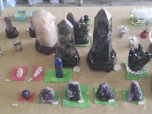 水晶クラスター・シトリン六角柱・アメジストクラスター・水晶クラスター・黒水晶（クラスター・六角柱）・ラピスラズリなど